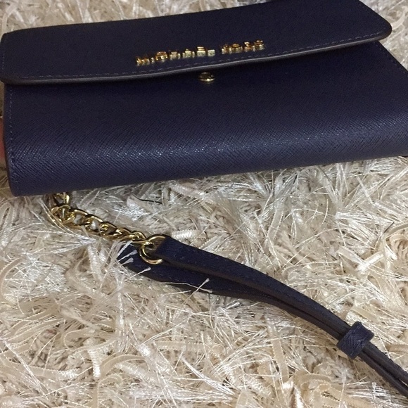 Michael Kors Jet Set Travel Phone Crossbody Bag - Picture 14 of 15